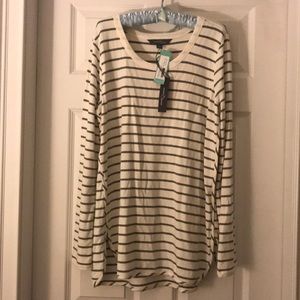Long sleeve, striped, curved hem knit top